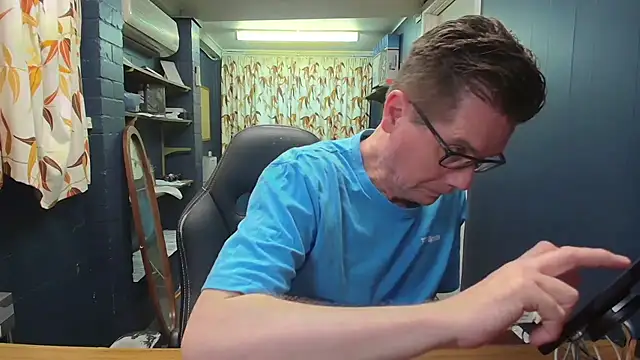 Snapshot of tilobinder chatting on 10/11/25, 01:56 tilobinder online show from 10/11/25, 01:56