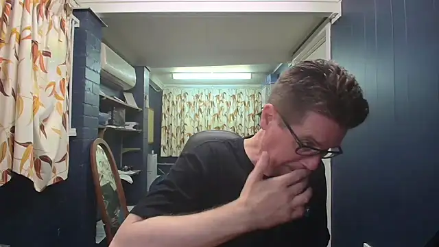 Snapshot of tilobinder chatting on 10/12/25, 01:23 tilobinder online show from 10/12/25, 01:23