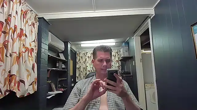 Snapshot of tilobinder chatting on 12/17/24, 10:01 tilobinder online show from 12/17/24, 10:01