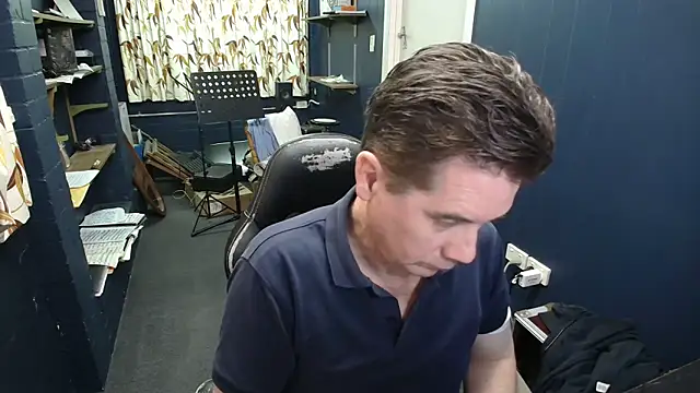 tilobinder online show from 05/09/26, 03:15