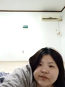 Snapshot of hello098712 chatting on 03/18/25, 08:17 hello098712 online show from 03/18/25, 08:17