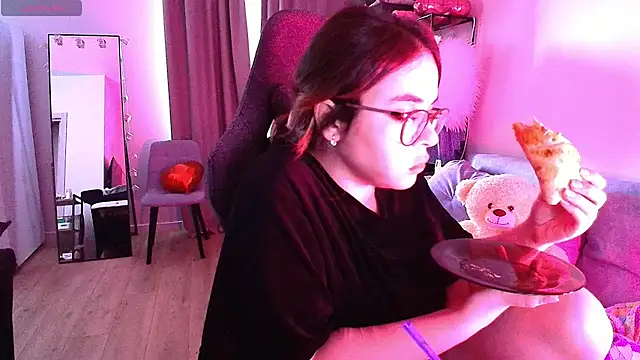 CutiePie3 online show from 03/06/25, 04:08