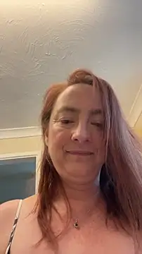 Snapshot of LouiseTswing chatting on 10/10/25, 10:49 LouiseTswing online show from 10/10/25, 10:49