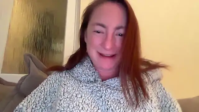 Snapshot of LouiseTswing chatting on 02/12/25, 07:45 LouiseTswing online show from 02/12/25, 07:45