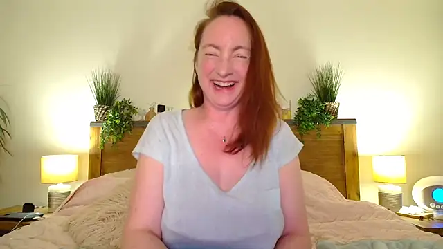 Snapshot of LouiseTswing chatting on 03/17/25, 07:48 LouiseTswing online show from 03/17/25, 07:48