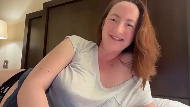 Snapshot of LouiseTswing chatting on 01/22/25, 05:28 LouiseTswing online show from 01/22/25, 05:28