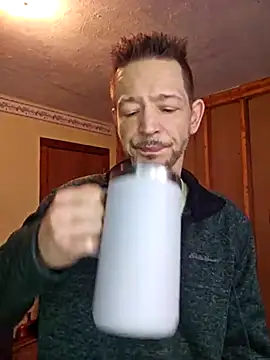 Snapshot of MasterForgedRayy chatting on 02/10/25, 02:05 MasterForgedRayy online show from 02/10/25, 02:05