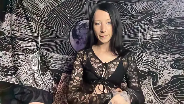 MissMidnightUK online show from 11/13/25, 11:30