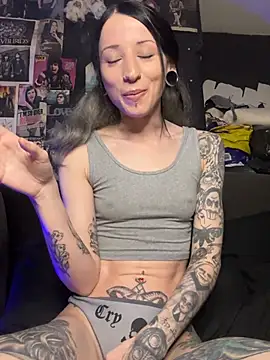 MissMidnightUK online show from 04/21/26, 10:38