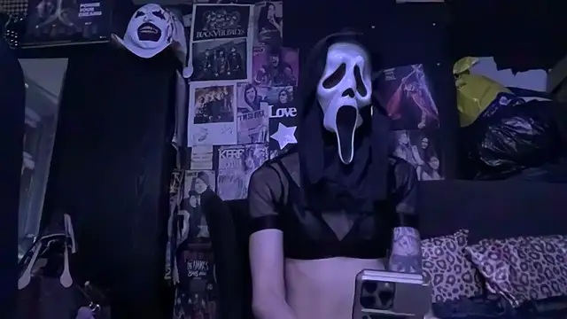 MissMidnightUK online show from 10/31/25, 12:18