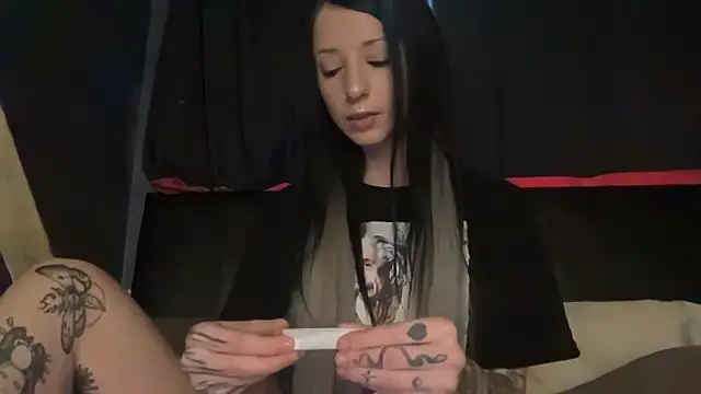 MissMidnightUK online show from 01/13/26, 04:11