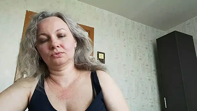 EdithManning online show from 06/10/26, 07:42