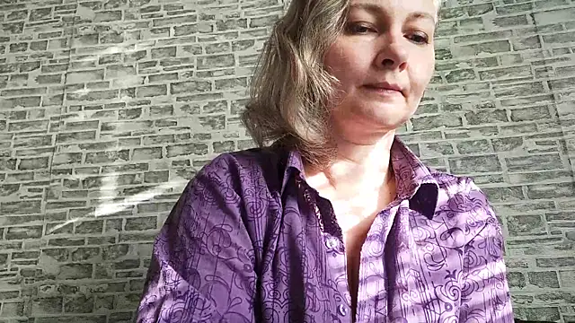 EdithManning online show from 11/18/25, 07:22