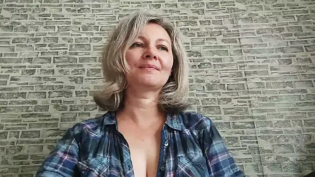 Snapshot of EdithManning chatting on 09/10/25, 05:06 EdithManning online show from 09/10/25, 05:06