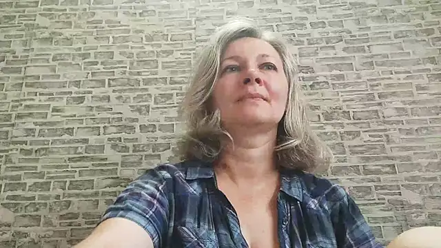 Snapshot of EdithManning chatting on 09/15/25, 05:19 EdithManning online show from 09/15/25, 05:19