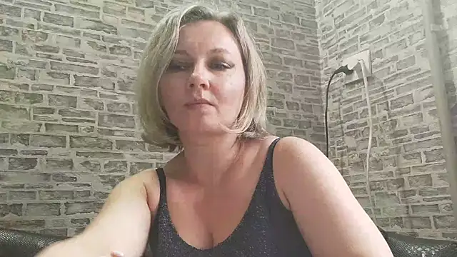 Snapshot of EdithManning chatting on 03/14/25, 12:07 EdithManning online show from 03/14/25, 12:07