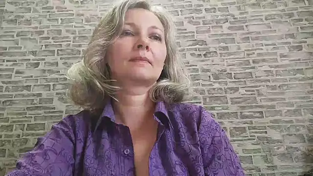 Snapshot of EdithManning chatting on 09/23/25, 05:36 EdithManning online show from 09/23/25, 05:36