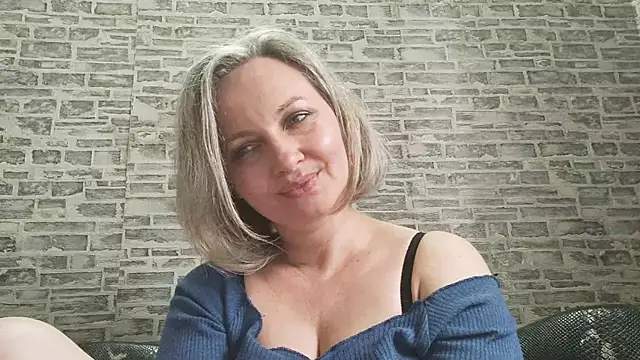 Snapshot of EdithManning chatting on 03/10/25, 12:17 EdithManning online show from 03/10/25, 12:17