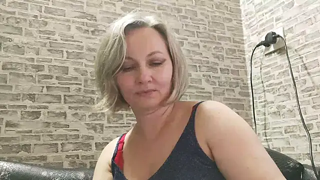 Snapshot of EdithManning chatting on 02/15/25, 01:49 EdithManning online show from 02/15/25, 01:49