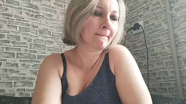 Snapshot of EdithManning chatting on 02/23/25, 06:49 EdithManning online show from 02/23/25, 06:49