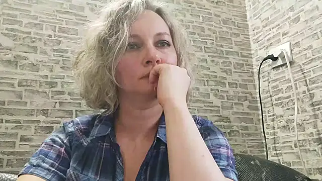 Snapshot of EdithManning chatting on 03/22/25, 02:47 EdithManning online show from 03/22/25, 02:47