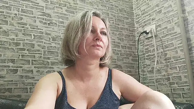 Snapshot of EdithManning chatting on 03/18/25, 09:34 EdithManning online show from 03/18/25, 09:34