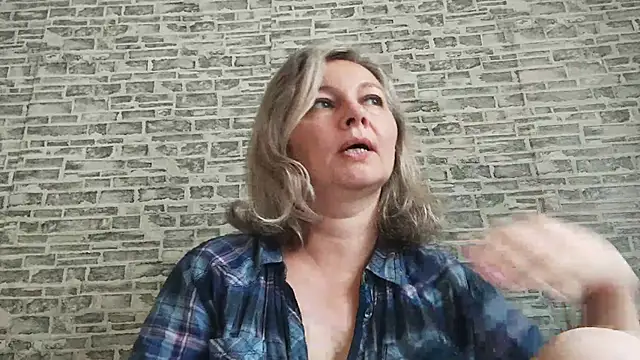 Snapshot of EdithManning chatting on 09/11/25, 05:07 EdithManning online show from 09/11/25, 05:07
