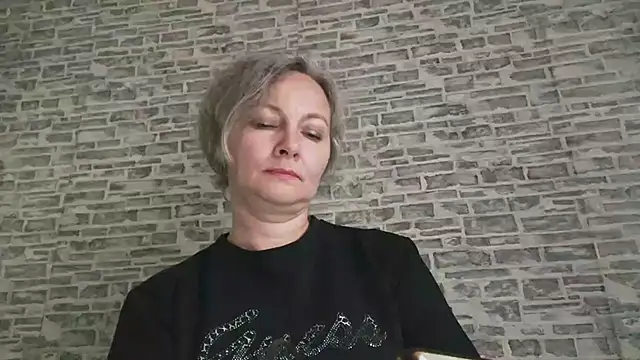 EdithManning online show from 10/31/25, 07:05