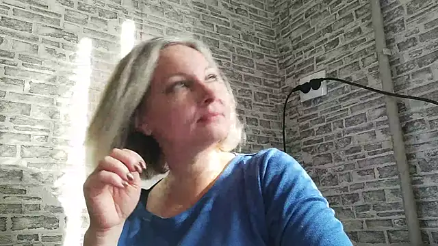 Snapshot of EdithManning chatting on 02/11/25, 09:20 EdithManning online show from 02/11/25, 09:20