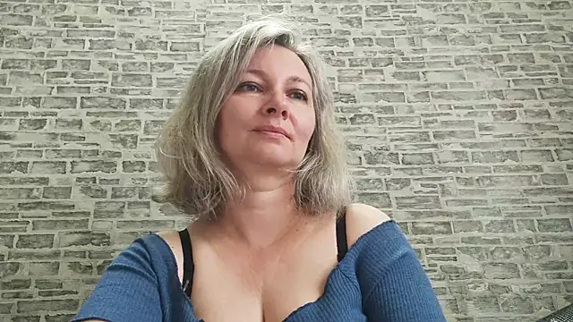 Snapshot of EdithManning chatting on 09/18/25, 05:10 EdithManning online show from 09/18/25, 05:10