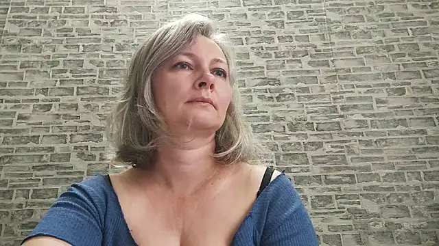 Snapshot of EdithManning chatting on 09/19/25, 05:11 EdithManning online show from 09/19/25, 05:11
