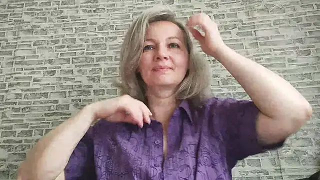 Snapshot of EdithManning chatting on 09/26/25, 05:25 EdithManning online show from 09/26/25, 05:25