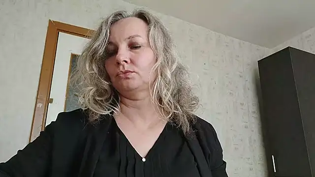 EdithManning online show from 05/11/26, 02:45