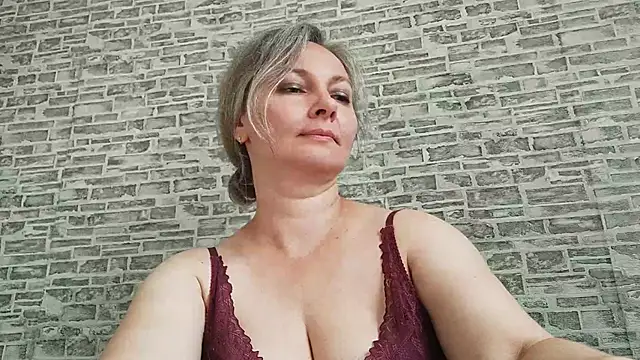 Snapshot of EdithManning chatting on 09/09/25, 06:01 EdithManning online show from 09/09/25, 06:01