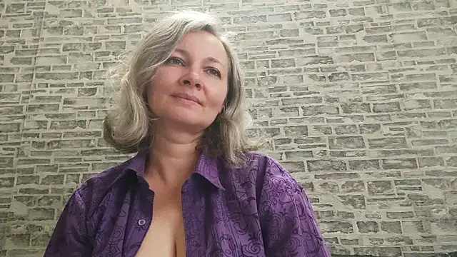 Snapshot of EdithManning chatting on 10/08/25, 05:20 EdithManning online show from 10/08/25, 05:20
