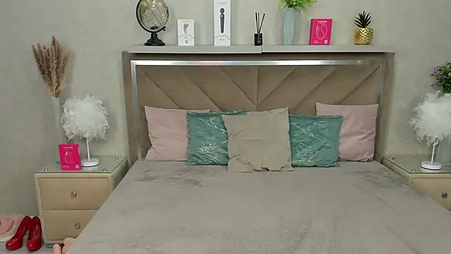 MiaKarlos online show from 06/19/26, 01:22