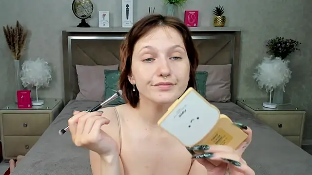 MiaKarlos online show from 06/18/26, 01:15