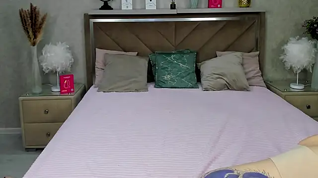 MiaKarlos online show from 06/13/26, 01:25