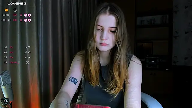 princessaalicc online show from 12/14/25, 01:49