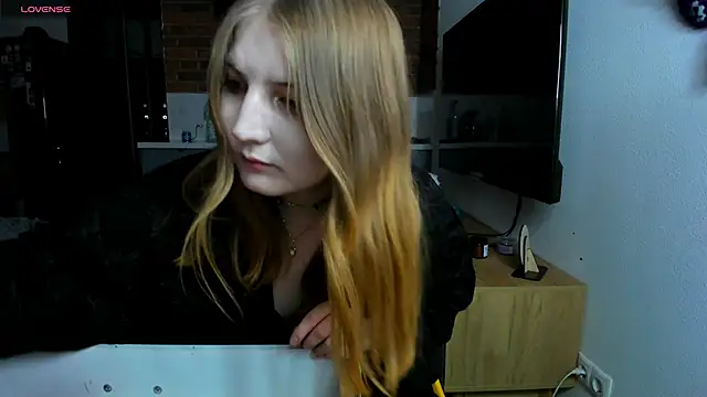 Snapshot of princessaalicc chatting on 03/07/25, 04:00 princessaalicc online show from 03/07/25, 04:00