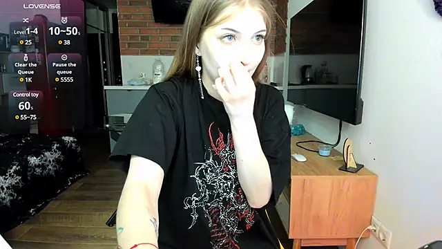 Snapshot of princessaalicc chatting on 02/25/25, 04:25 princessaalicc online show from 02/25/25, 04:25