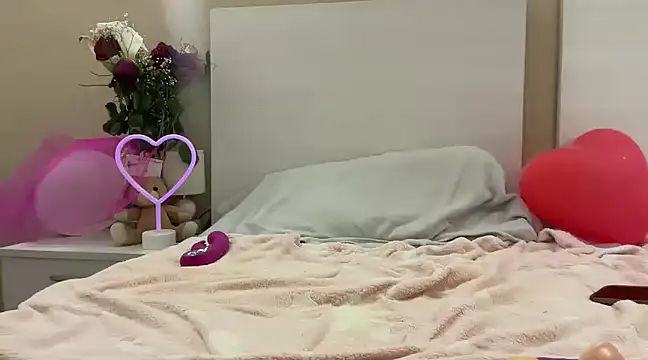 Lily-Belle online show from 02/19/25, 07:48