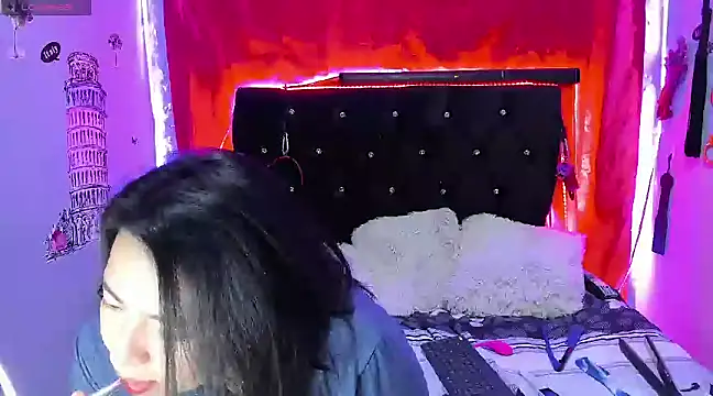 Snapshot of katieeandsharonn chatting on 02/05/25, 02:19 katieeandsharonn online show from 02/05/25, 02:19