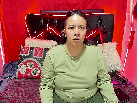 katieeandsharonn online show from 11/08/25, 01:36