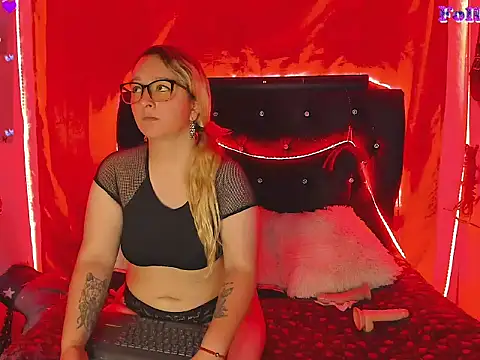 katieeandsharonn online show from 11/13/25, 03:05