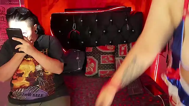 katieeandsharonn online show from 12/01/25, 01:34