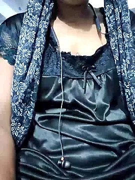 Snapshot of Hot-Anuska chatting on 09/15/25, 04:07 Hot-Anuska online show from 09/15/25, 04:07