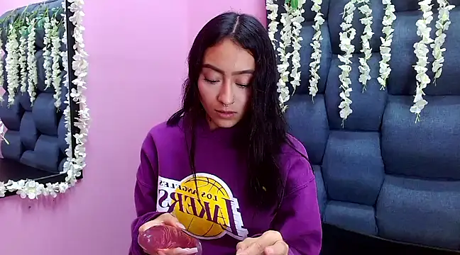 Miaa Thopmson online show from 03/07/25, 06:54