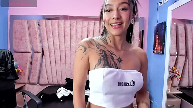 Miaa Thopmson online show from 04/14/26, 10:26