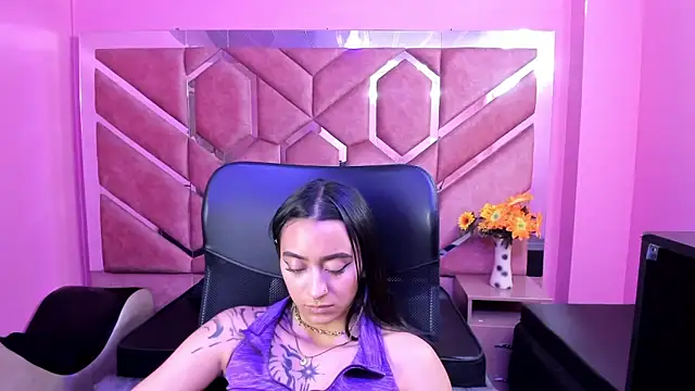 Miaa Thopmson online show from 09/11/25, 10:32